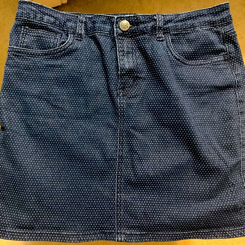 Dark blue denim skirt with white polka dots.